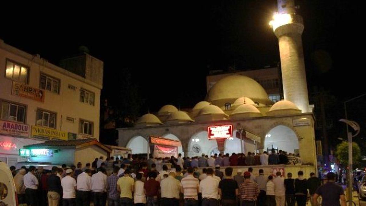 Miraç Kandili\'nde Camiler Doldu Taştı