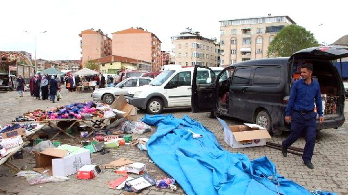 Oltu\'da Şiddetli Rüzgar Çatıları Uçurdu, Ağaçları Yıktı
