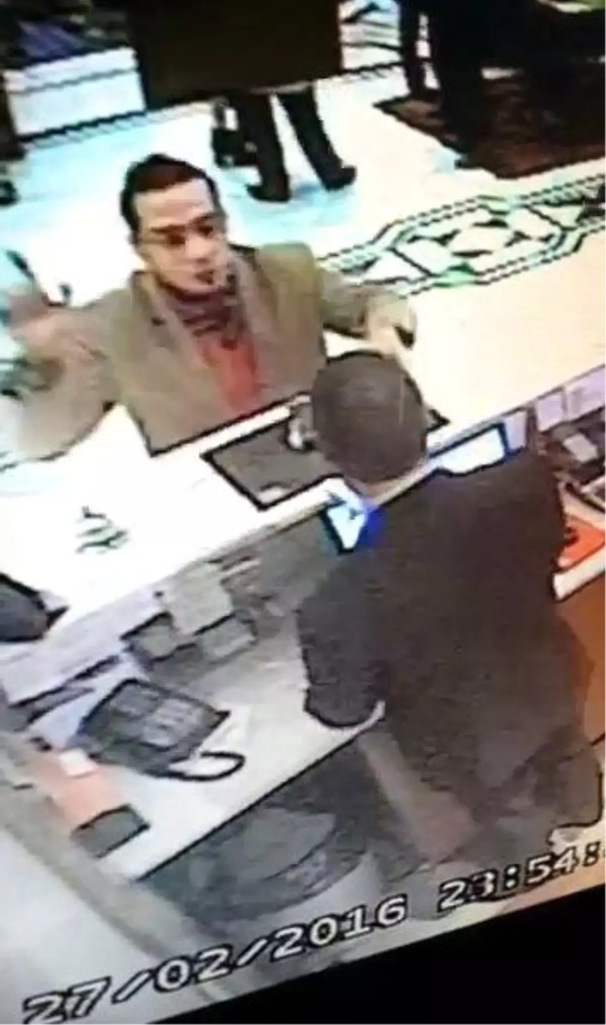 Pakistanlı Tırnakçının Para Çalma Görüntüleri Sihirbazlara Taş Çıkarttı