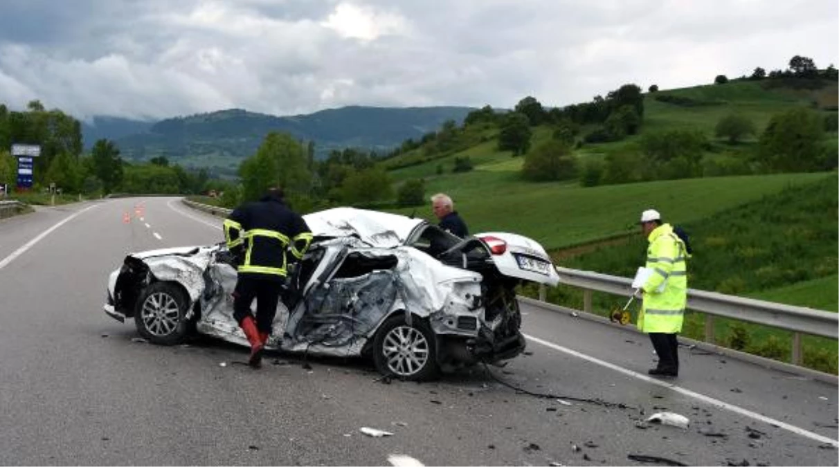 Sinop\'ta Tır ile Çarpışan Otomobilin Sürücüsü Ağır Yaralandı
