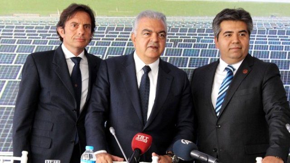 Türkiye\'nin En Büyük Güneş Enerji Santrali Açıldı