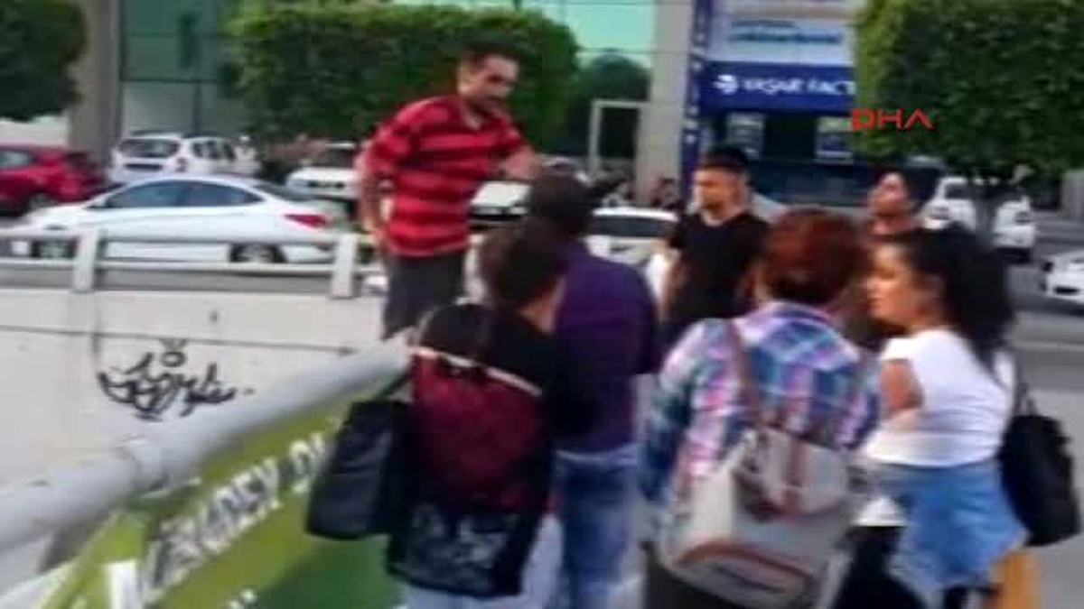 Adana Köprüye Çıkan Genci, Vatandaşlar Belinden Yakaladı
