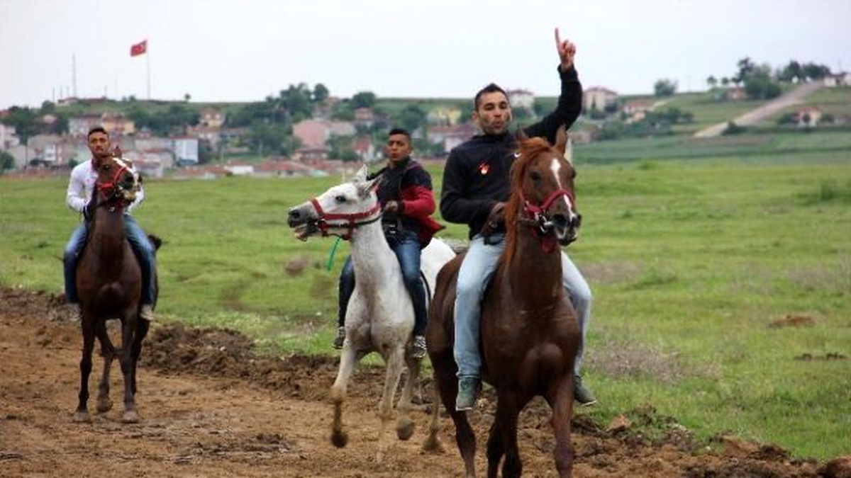Baharı Karşılamak İçin At Sürdü, Altını Kaptı