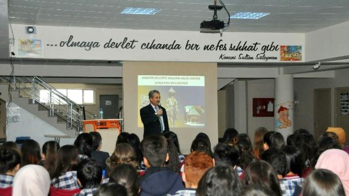 Başkan Akkaya Liseli Öğrencilerle Buluştu
