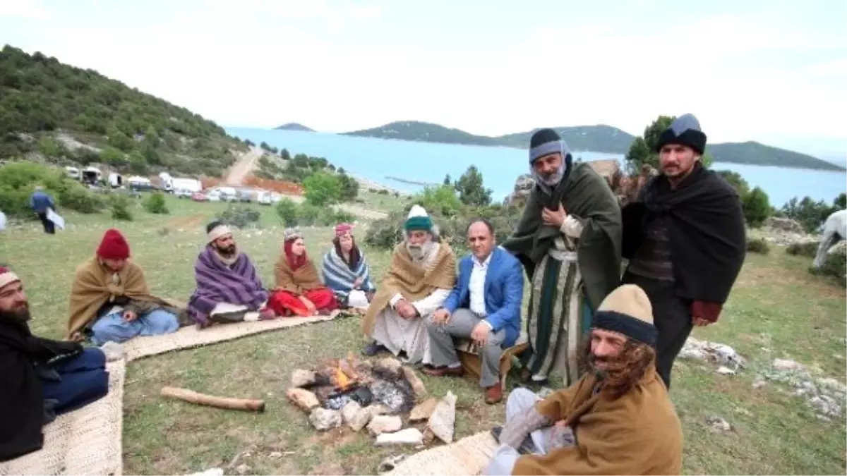 Başkan Özaltun'dan 'Kervan Belgeseli' Çekim Setine Ziyaret