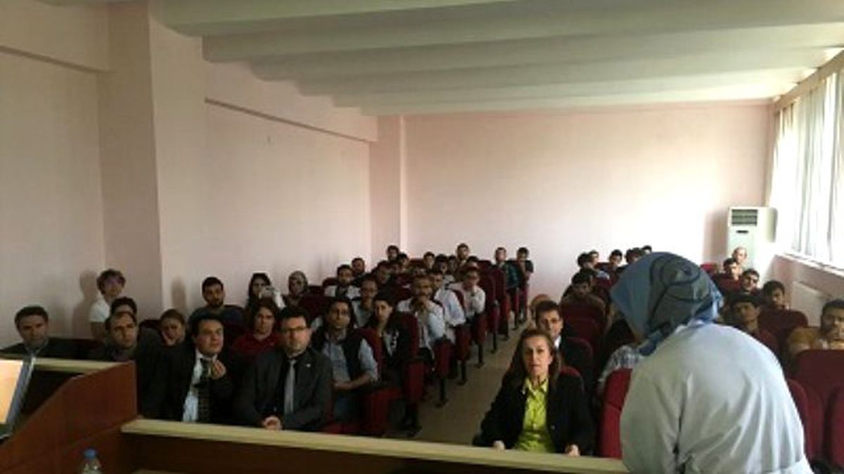 Doç. Dr. Ali Hussein, Dicle\'de Seminer Verdi