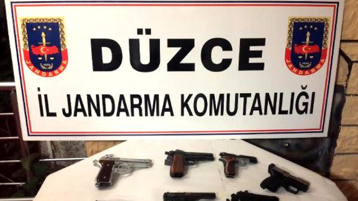 Düzce\'de 7 Ruhsatsız Tabanca ile Yakalanan Kişiye Gözaltı