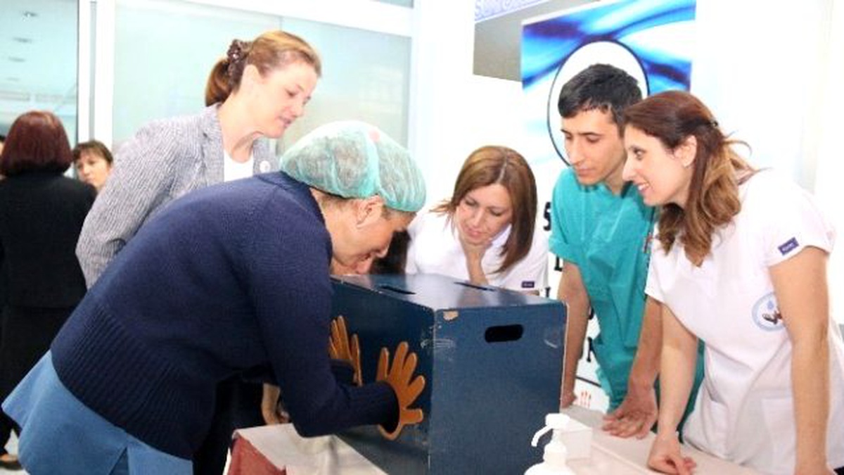 Erü Hastaneleri\'nde "Dünya El Hijyeni Günü" Etkinliği Düzenlendi