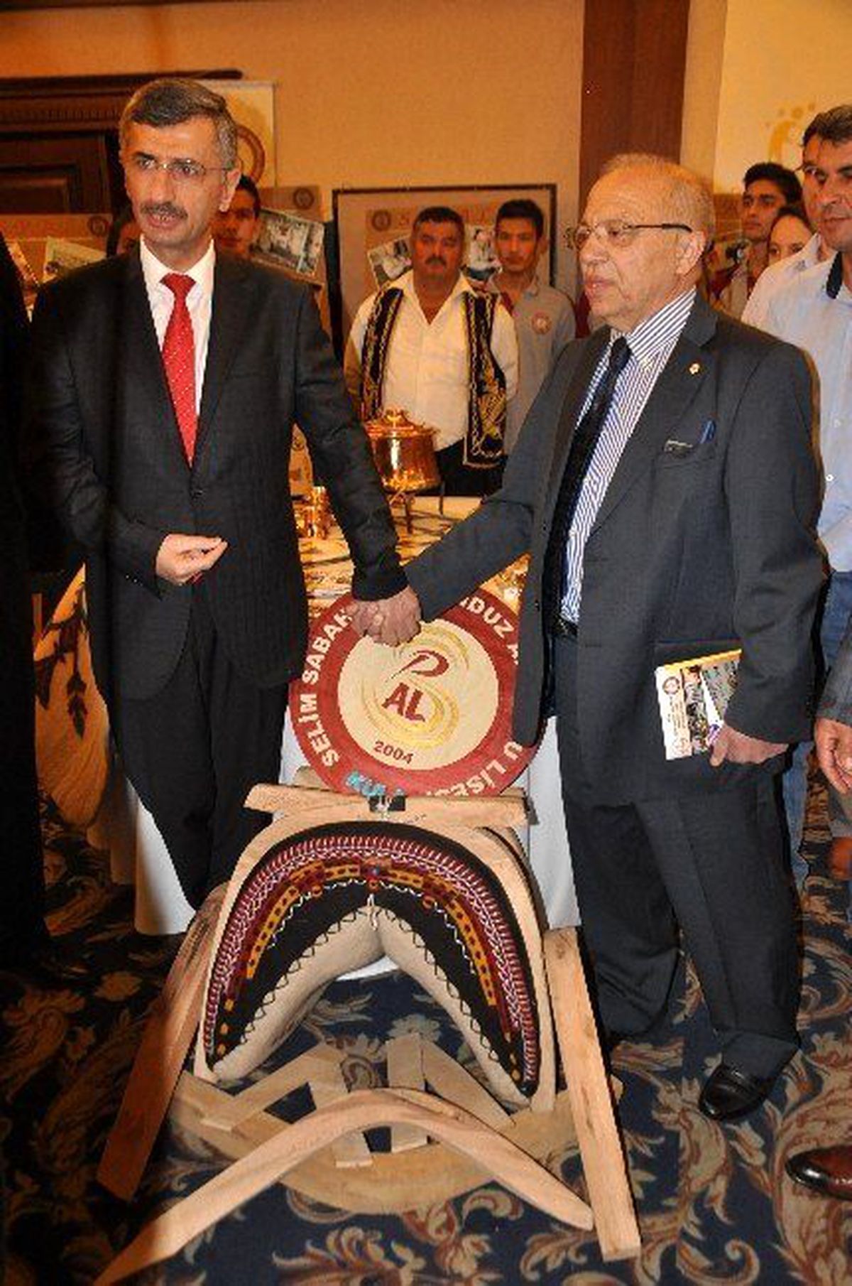 Hayırseverden Başarılı Öğrencilere Aylık Burs
