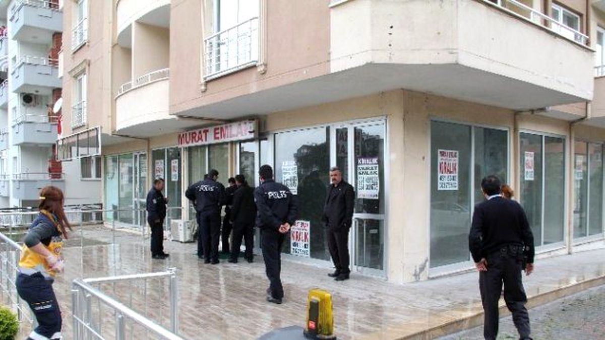 İş Yerinde Silahla Kendini Vurdu