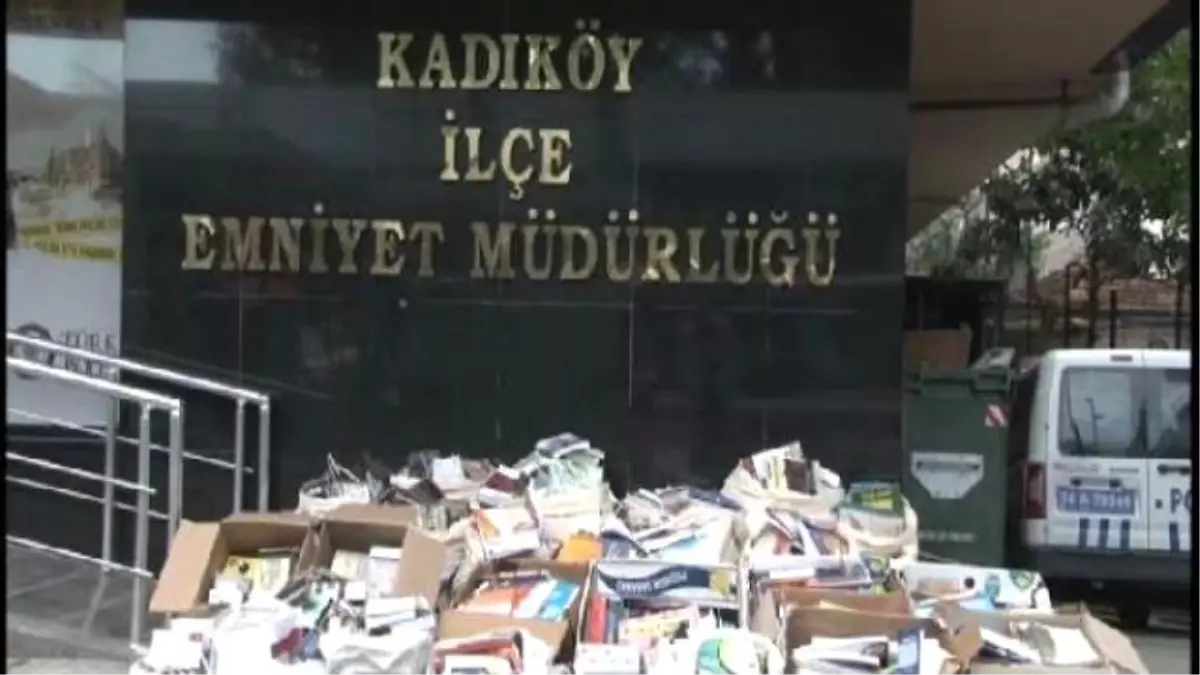 Kadıköy\'de Korsan Cd ve Kitap Operasyonu...