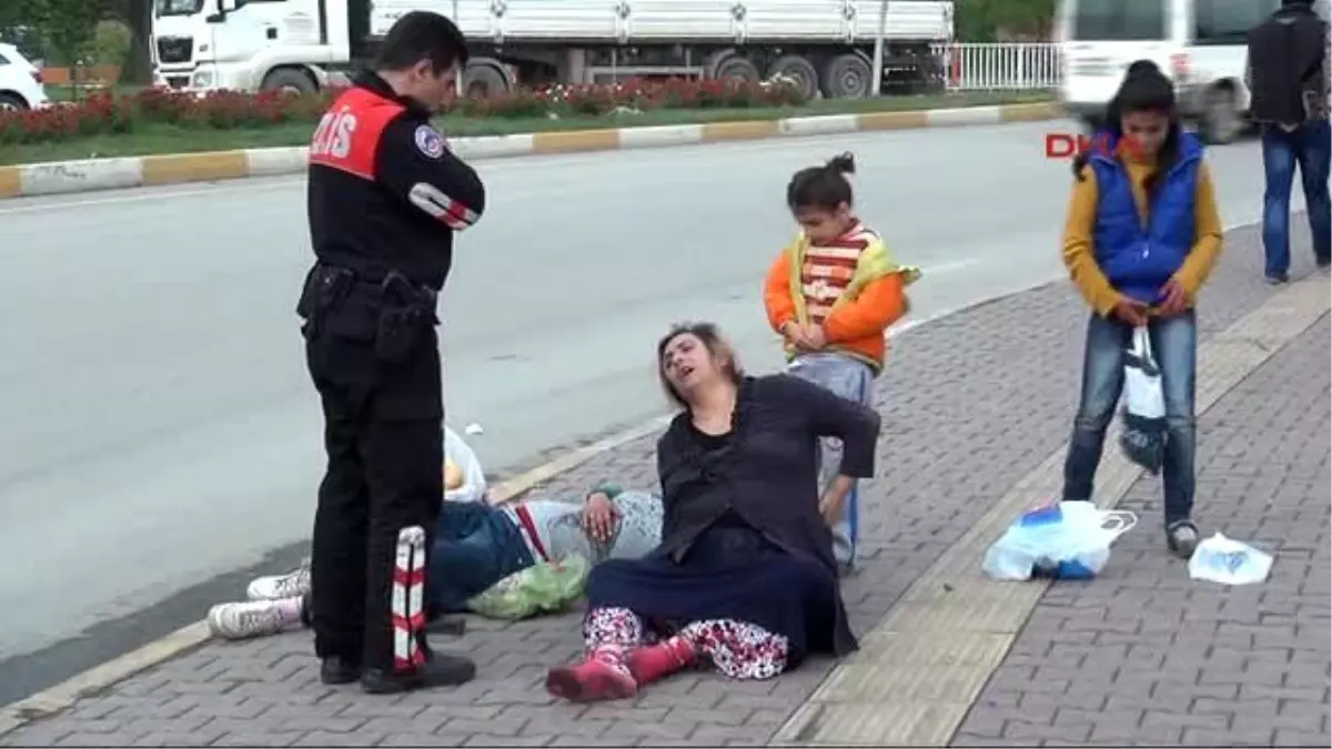 19 Yaşındaki Genç, Husumetli Olduğu Kadınları Tekme Tokat Dövdü