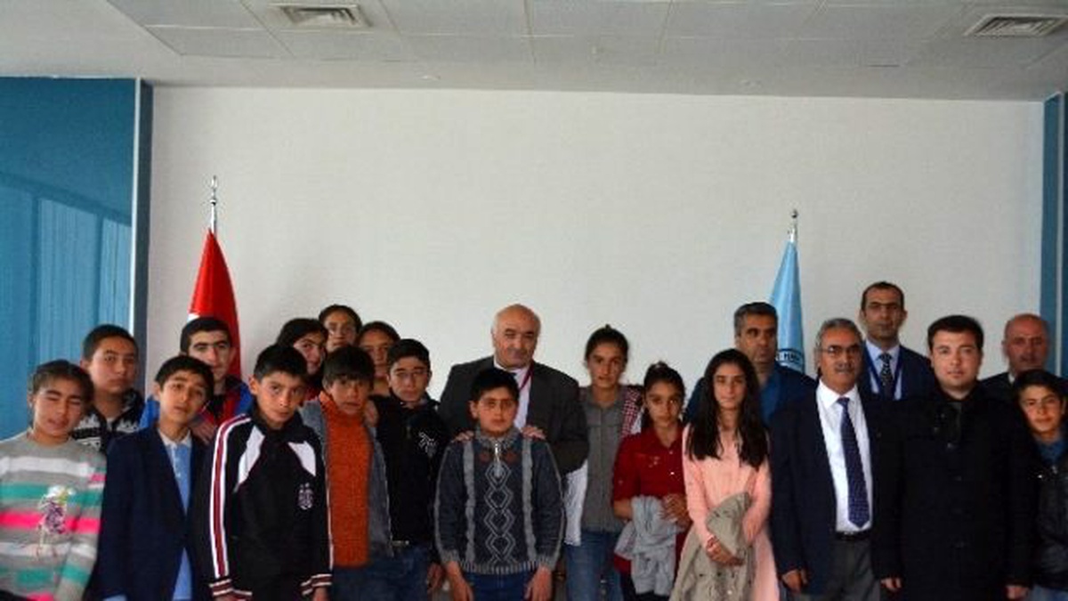 Karslı Öğrenciler İlkkez Havaalanı Gezdi, Uçakların İçerisini Gördü