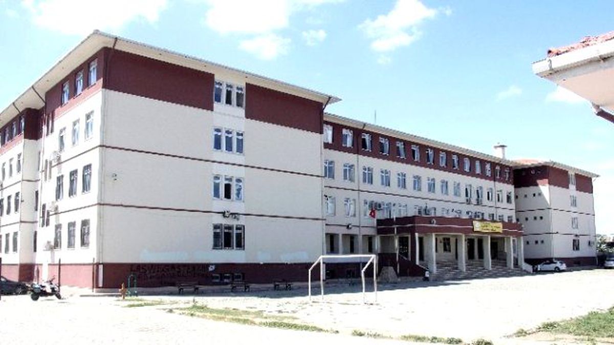 Kendisini Okula Almayan Güvenlikçiyi Vurdu