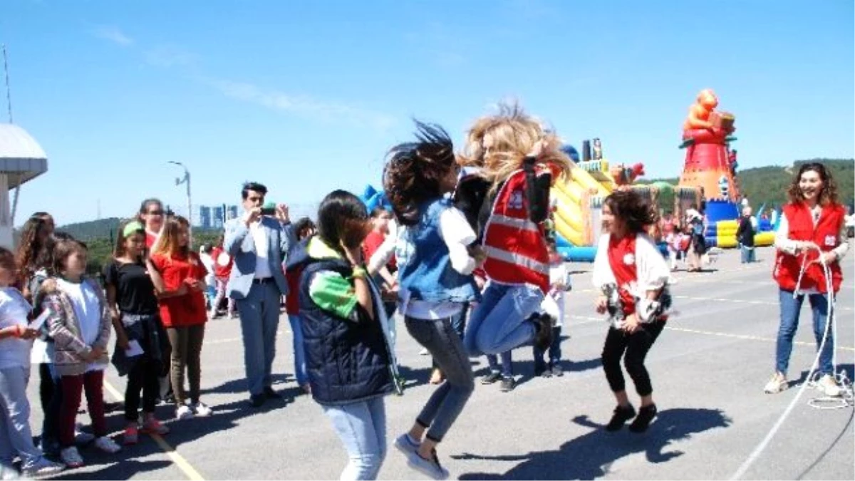 Kızılay Sevgi Evlerindeki Çocuklara Unutulmaz Bir Gün Yaşattı