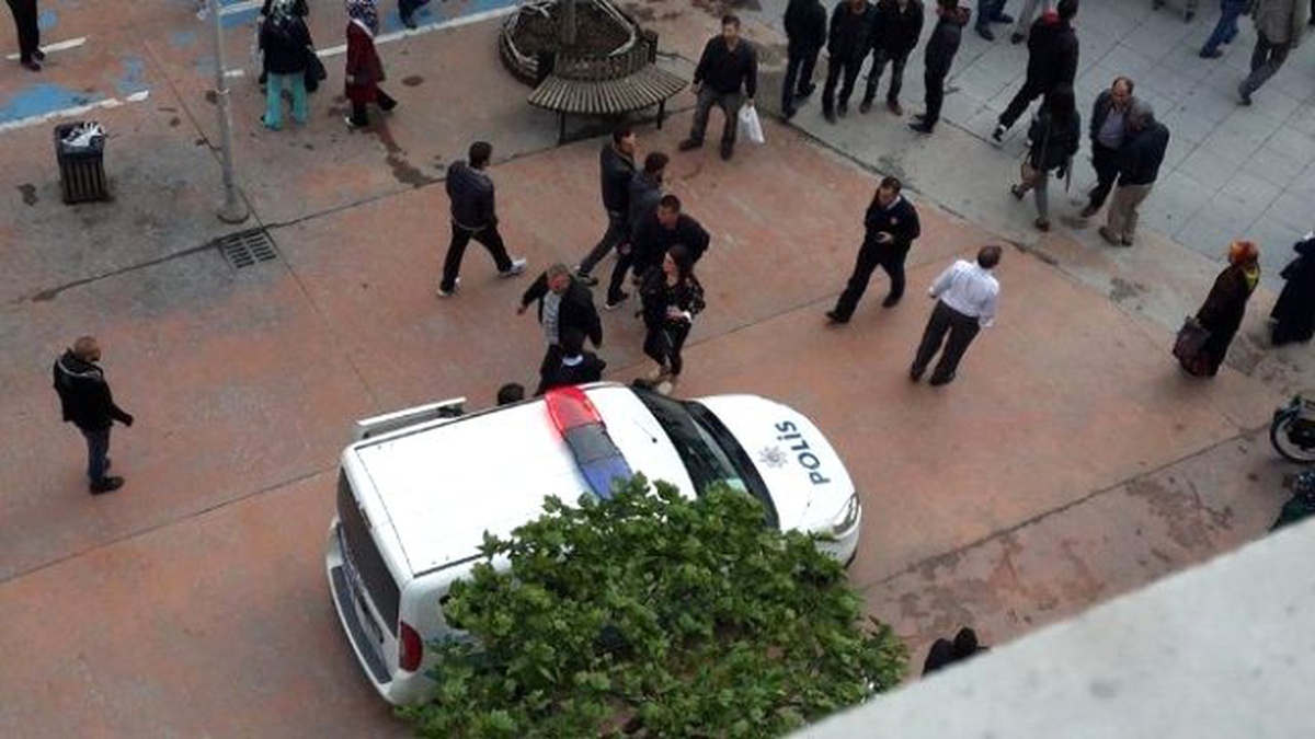Liseli Kızlar Tekme Tokat Kavga Etti
