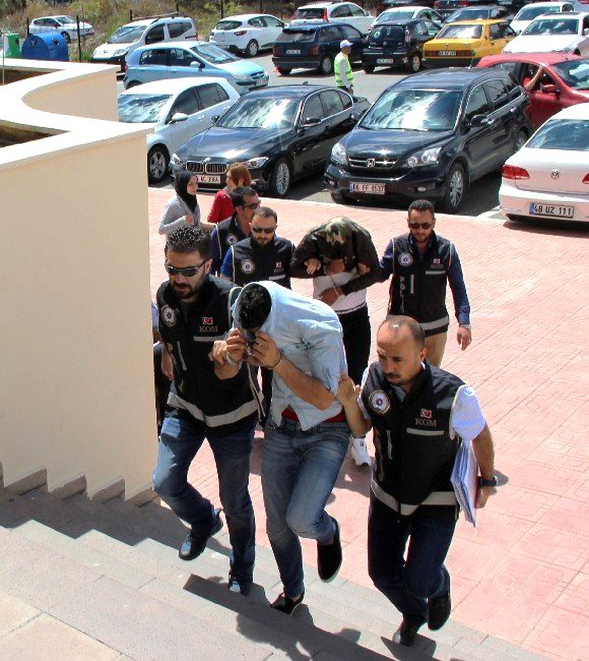 Lüks Villada Yakalanan Kaçakların İçinde Firari Çıktı