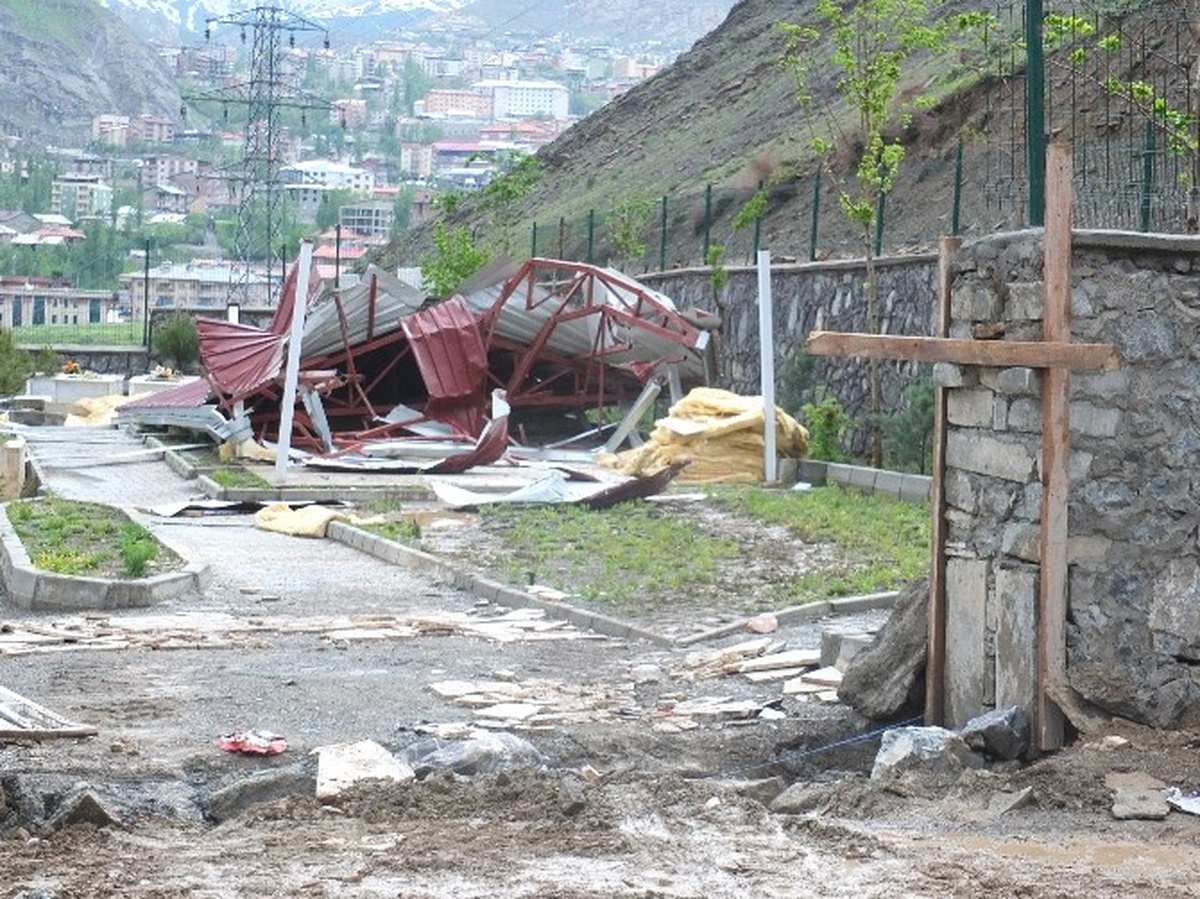 PKK Mezarlığının Çevre Duvarları Yıktırıldı