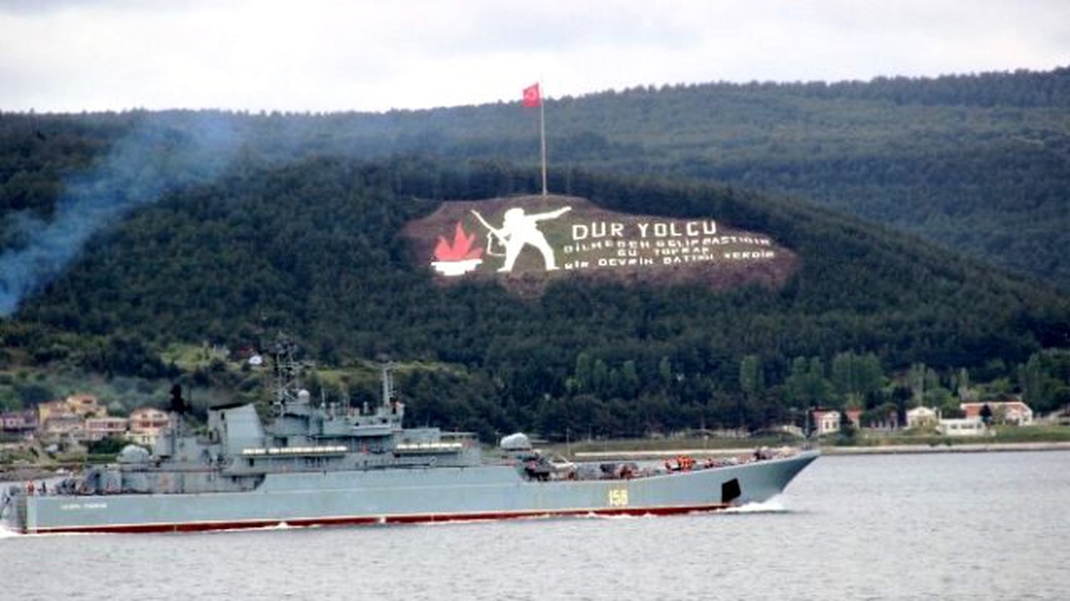 Rus Savaş Gemisi Çanakkale Boğazından Geçti
