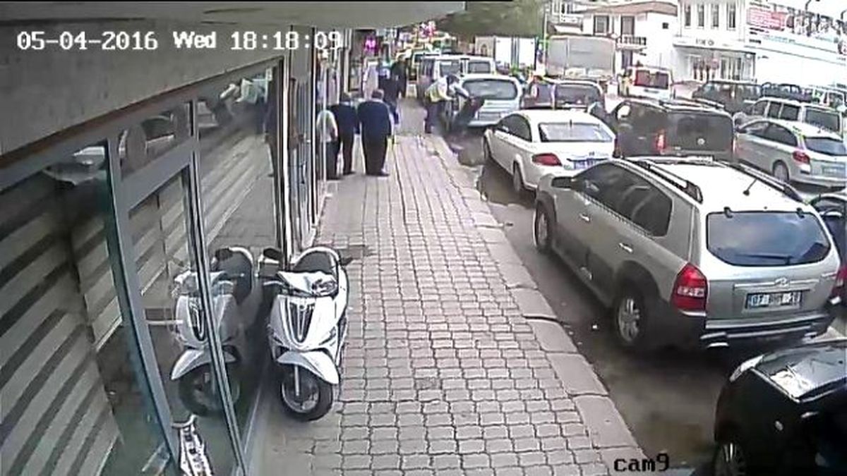 Sakarya\'daki Döner Bıçaklı Kavga Güvenlik Kamerasında