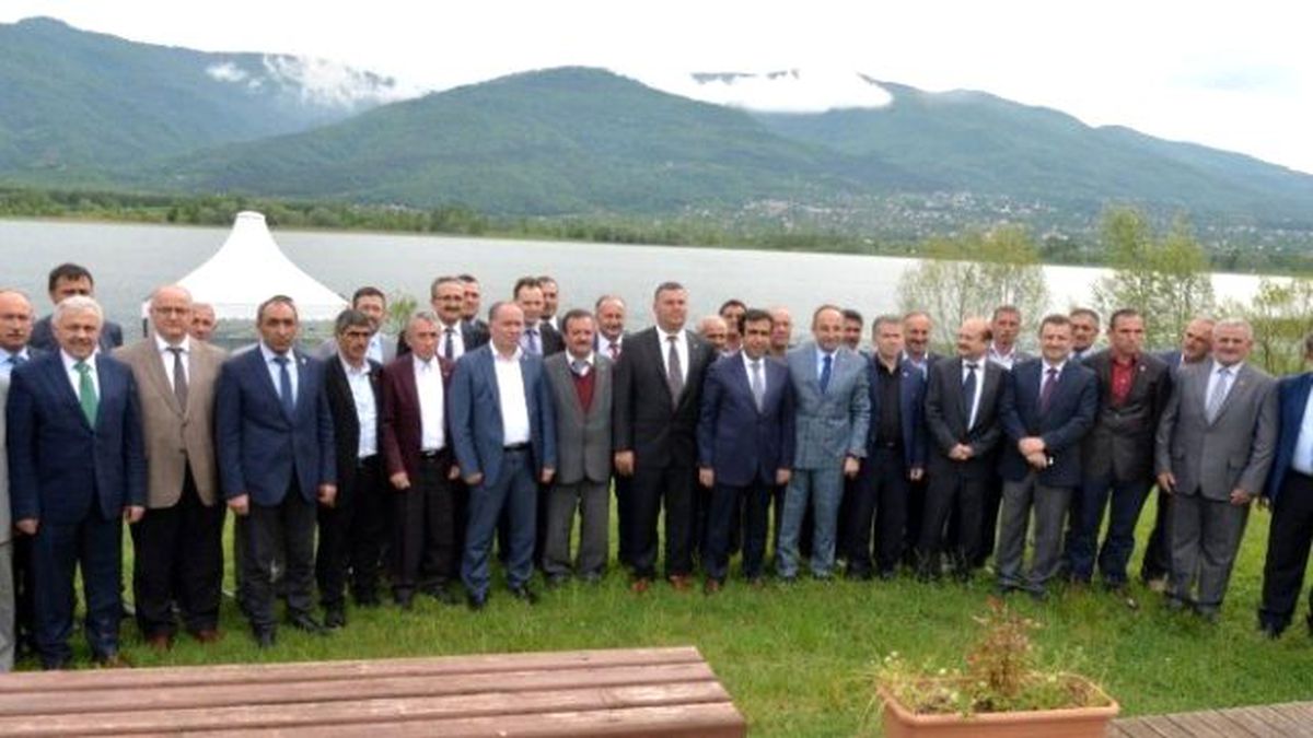 Vali Güzeloğlu\'dan Kartepe Belediyesi\'ne Ziyaret