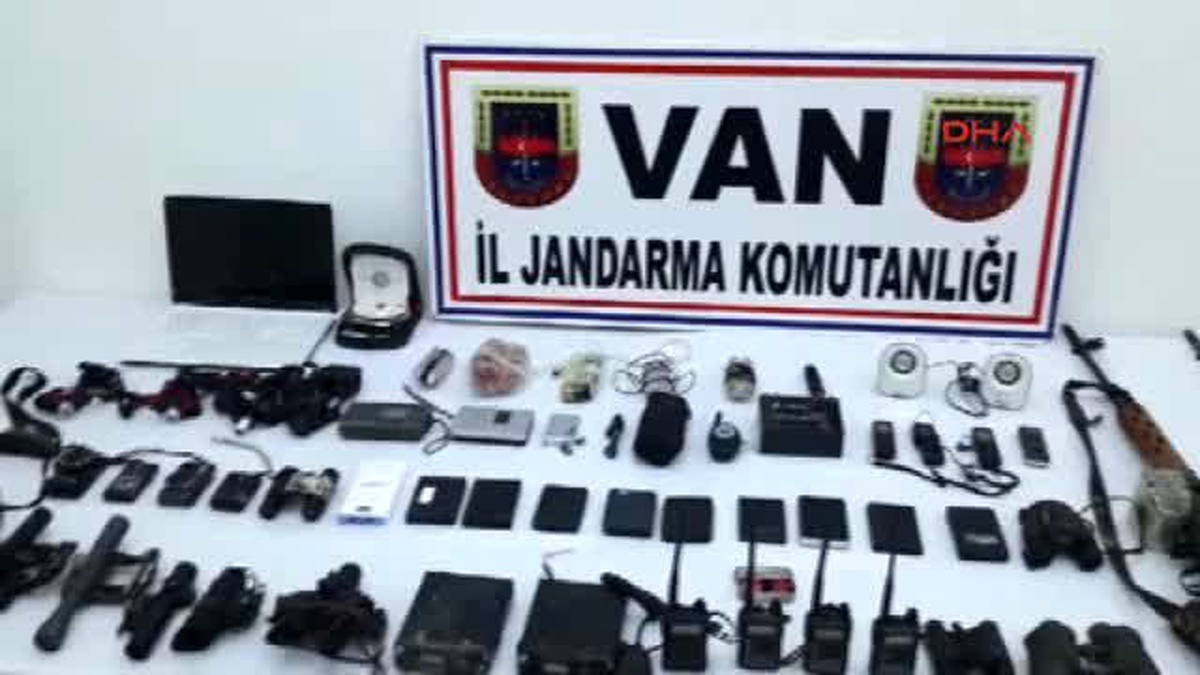 Van\'da Yola Tuzaklanmış Patlayıcı ile 2 Keskin Nişancı Tüfeği Ele Geçirildi
