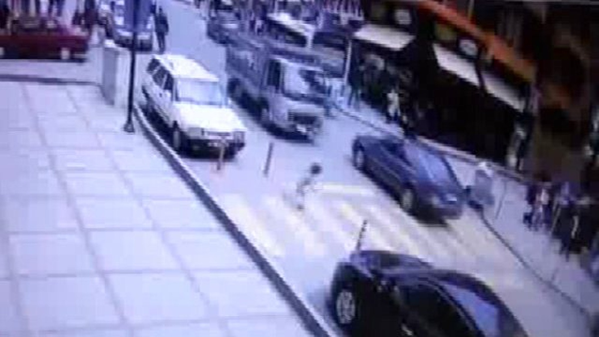 Yolun Karışsına Geçen Çocuğu Kamyon Çarptı