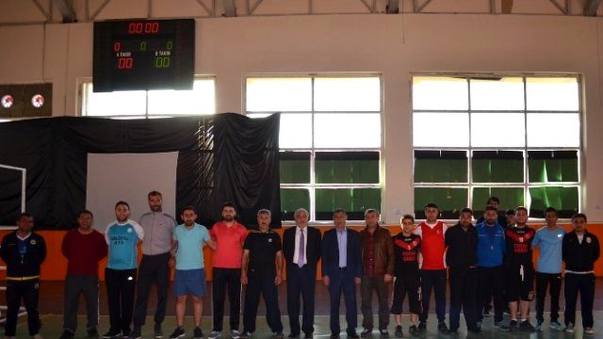 Adilcevaz\'da Kurumlar Arası Voleybol Turnuvası