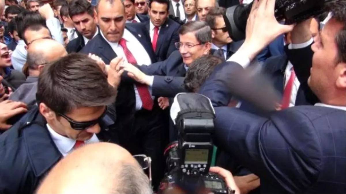 Başbakan Davutoğlu, Memleketi Konya\'da Coşkuşla Karşılandı (2)