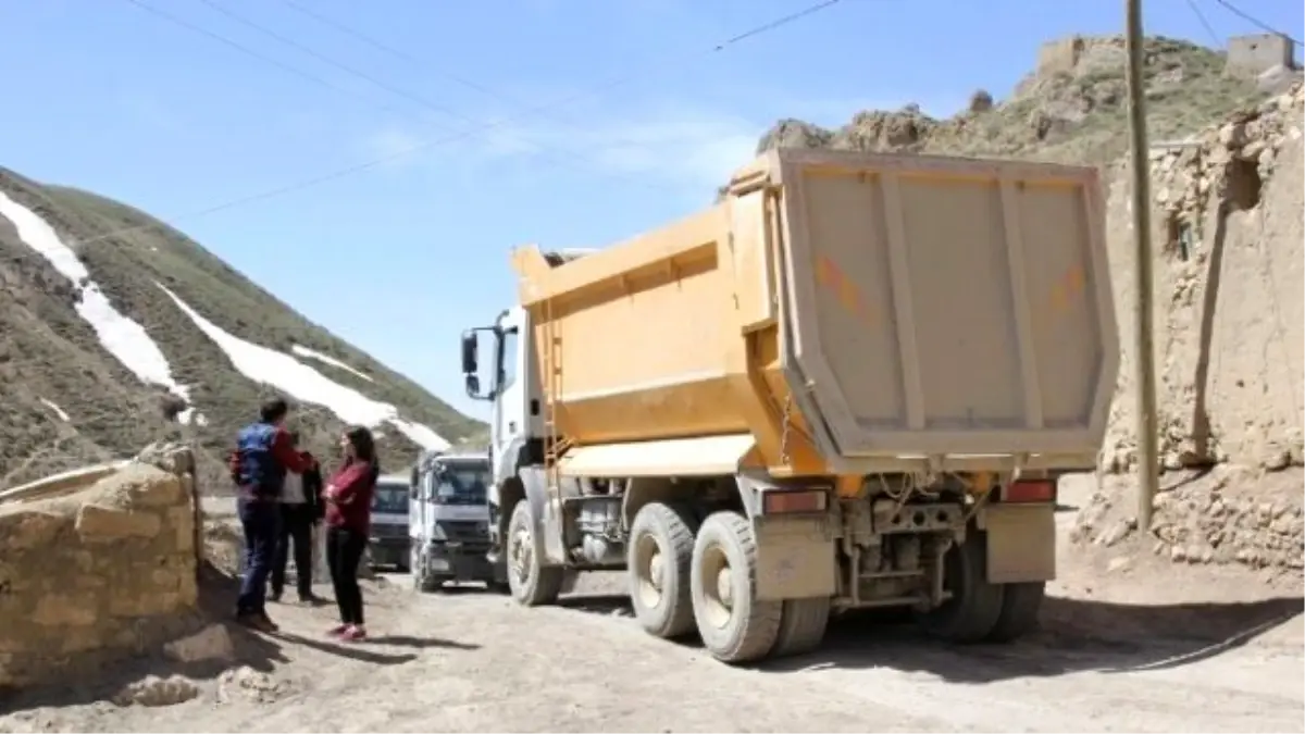 Başkale Belediyesi\'nden Yol Yapım Çalışması