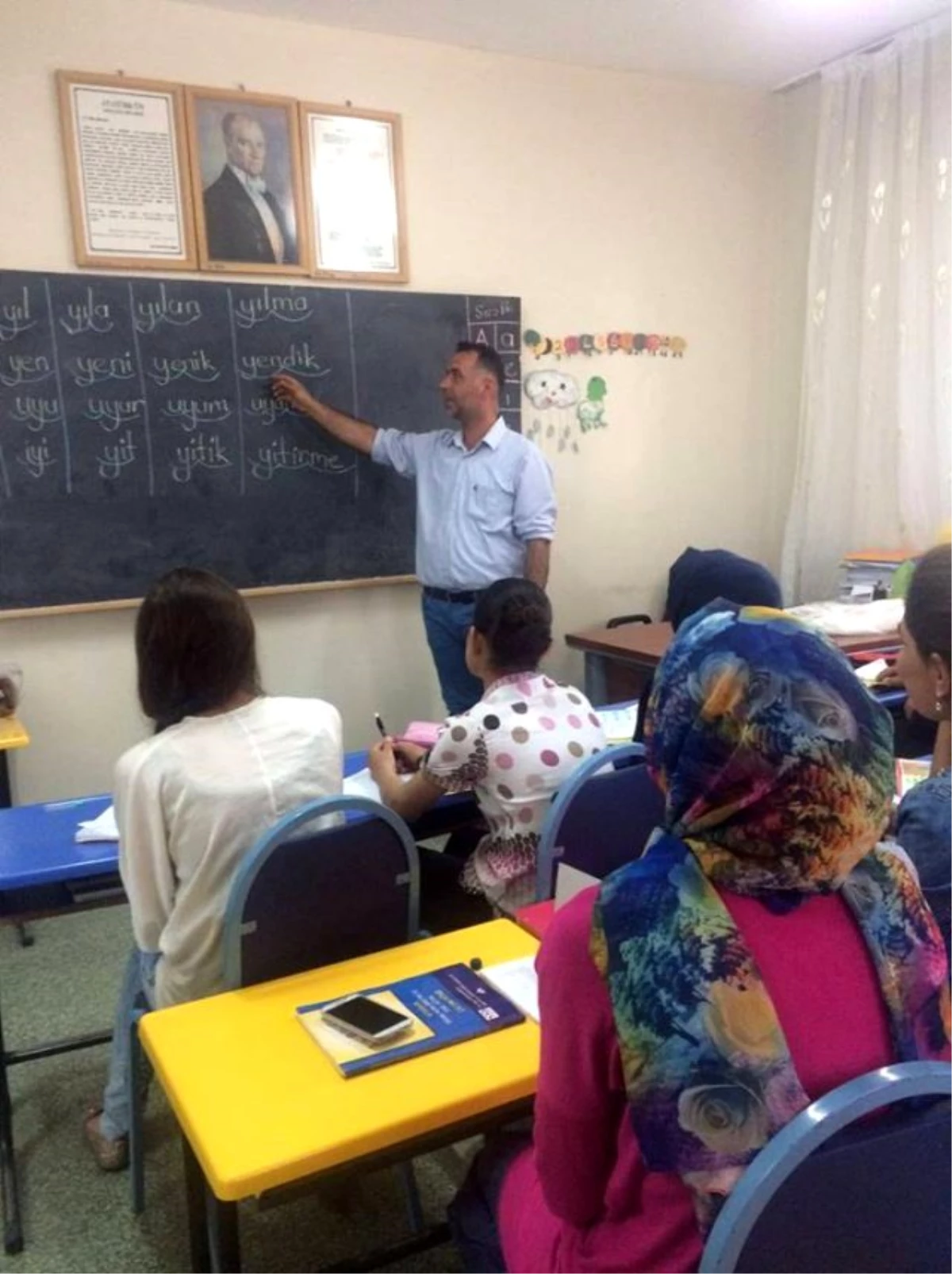 ÇATOM\'da Suriyelilere Okuma-Yazma Öğretilecek