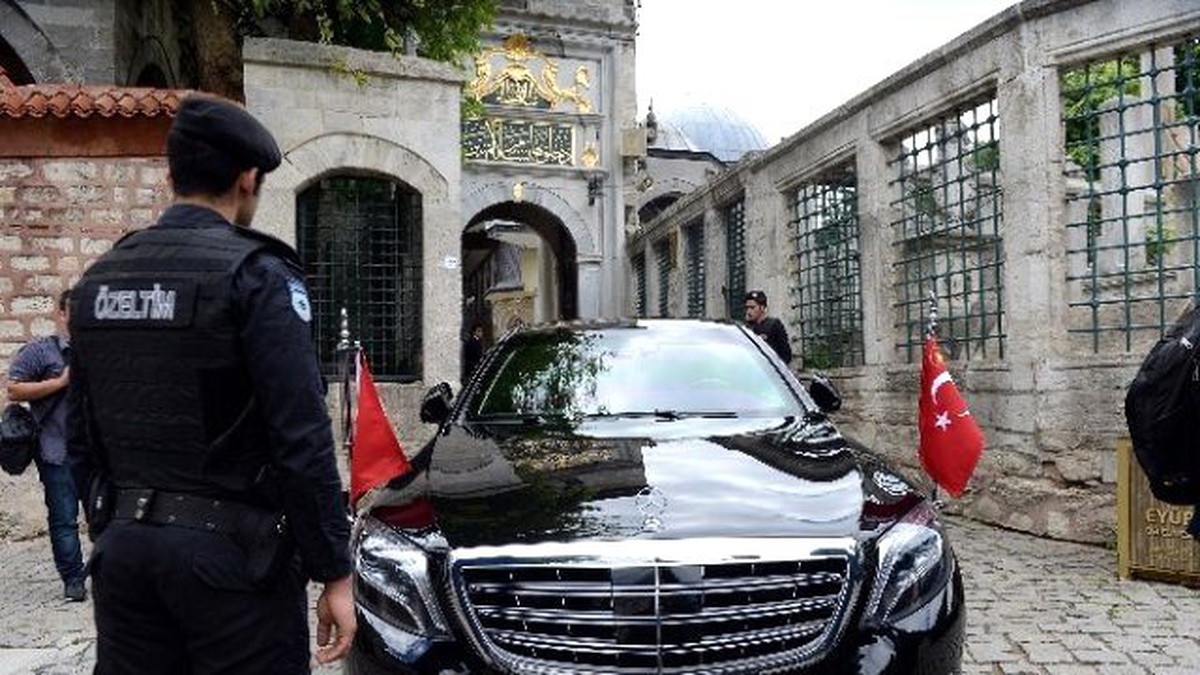 Cumhurbaşkanı Erdoğan\'ı Görmek İçin Birbirleriyle Yarıştılar
