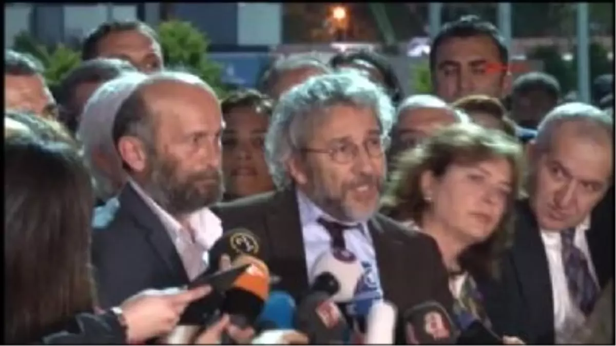 Dündar ve Gül\'ün "Gizli Bilgileri Açıklama" Davasında Karar