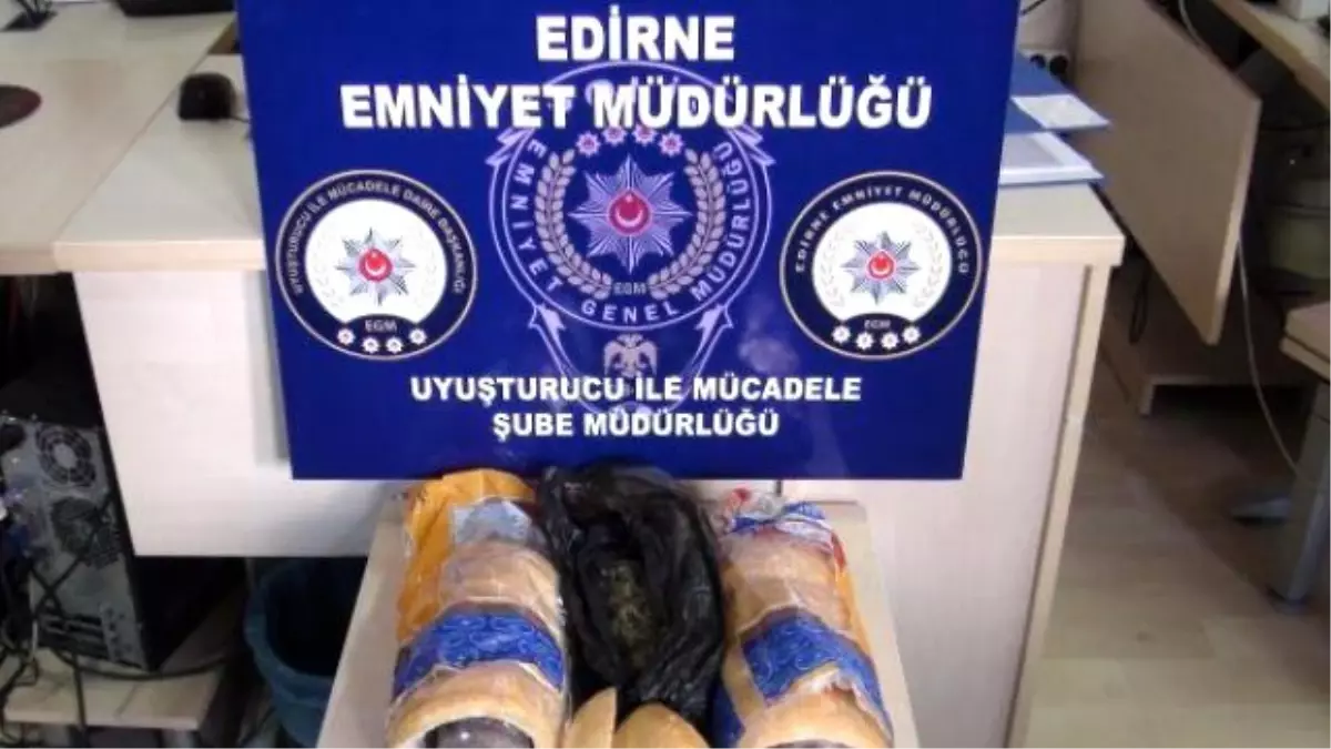 Edirne\'de, Ekmeklerin İçine Gizlenmiş Esrar Ele Geçirildi