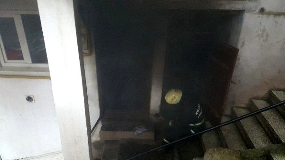 Elektrik Kontağından Çıkan Yangın Evi Kül Etti