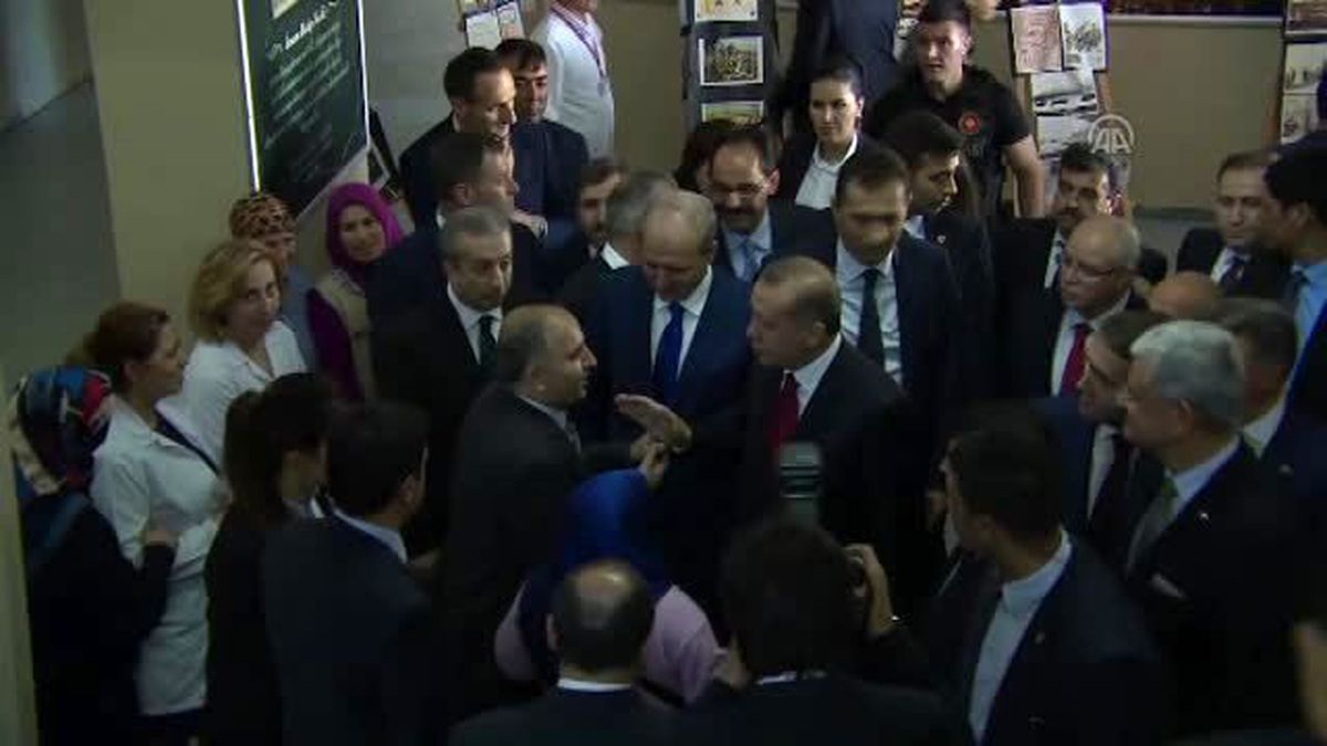 Erdoğan, Eyüp Kız Anadolu İmam Hatip Lisesini Ziyaret Etti