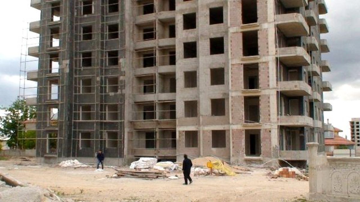 İnşaattan Düşen İşçi Hayatını Kaybetti