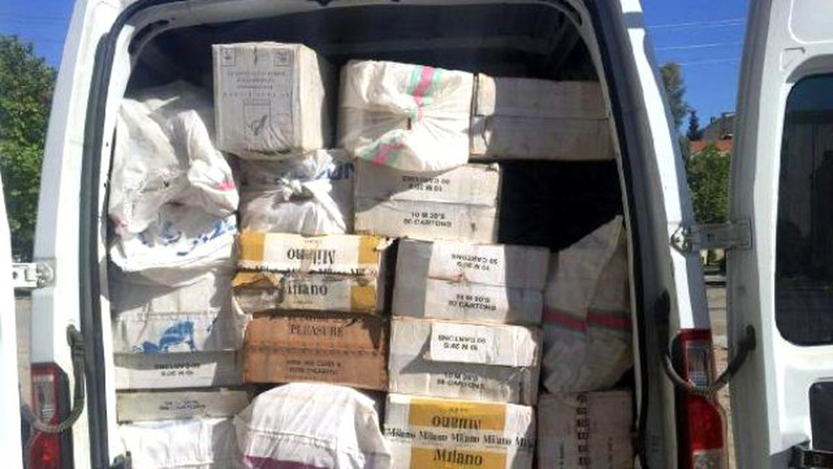 İzmir\'de Kaçak Sigara Operasyonu