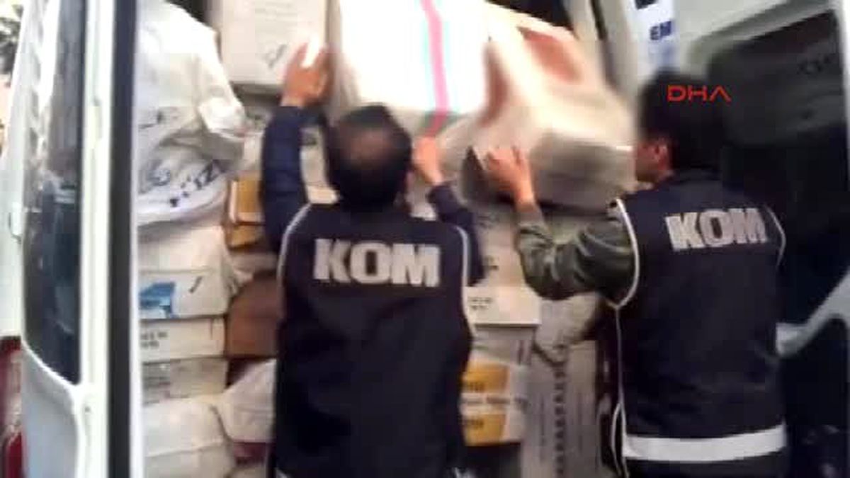 İzmir\'de Kaçak Sigara Operasyonu