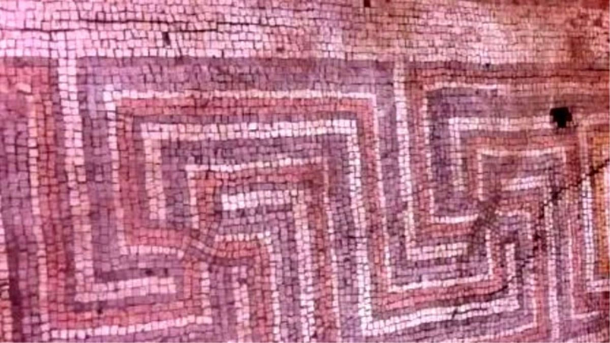 Kaçak Kazıdan 150 Metrekarelik Mozaik Çıktı