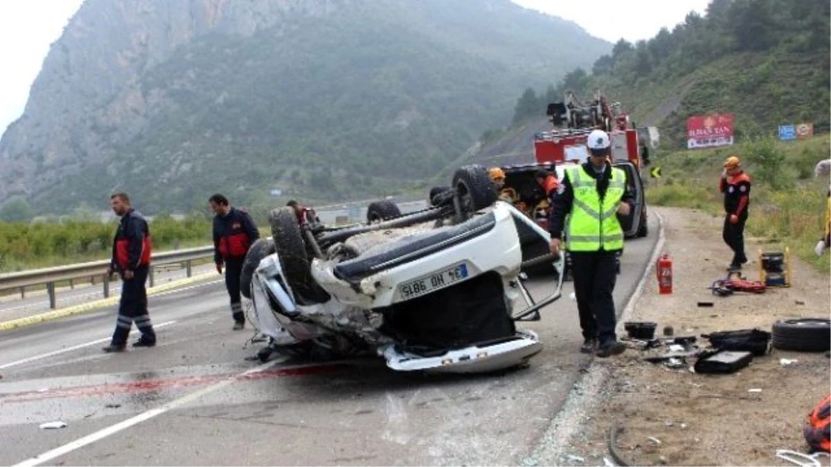 Osmaneli\'de Otomobil Takla Attı, 2 Ölü