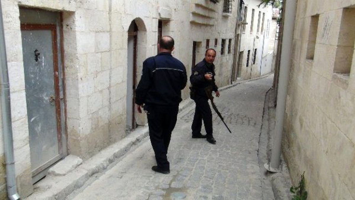 Çatıya Bırakılan Tüfek Polisi Alarma Geçirdi