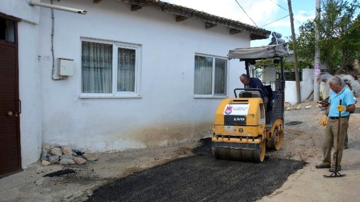 Şehzadeler\'de Asfalt Çalışması Başladı