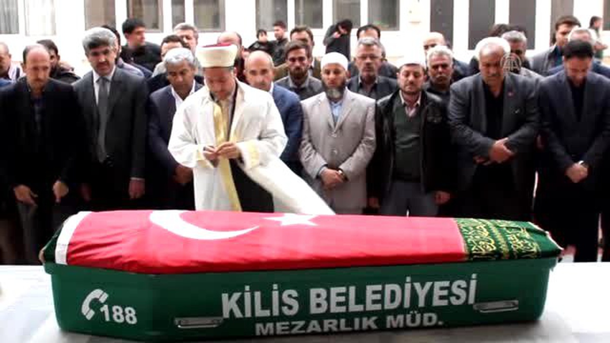 Suriye\'den Kilis\'e Atılan Roket Mermileri - Nisa Döne Sezer\'in Cenazesi Toprağa Verildi