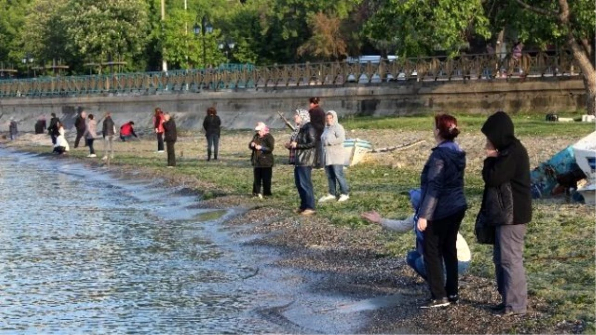 Tekirdağlı Kadınlar Hıdırellez İçin Sahile Akın Etti