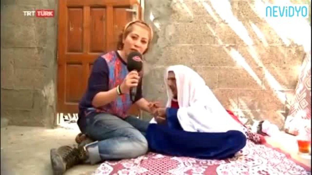 TRT Muhabirini Isıran Nine Sosyal Medyada Olay Oldu