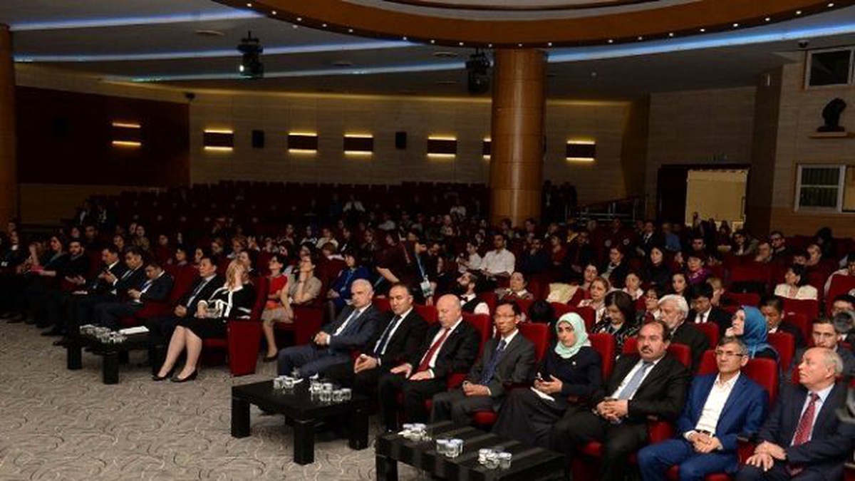 Vali Altıparmak: "İpek Yolu\'ndaki Demiryolu Hızlı Tren Bağlantısı Biran Önce Geliştirilmeli"