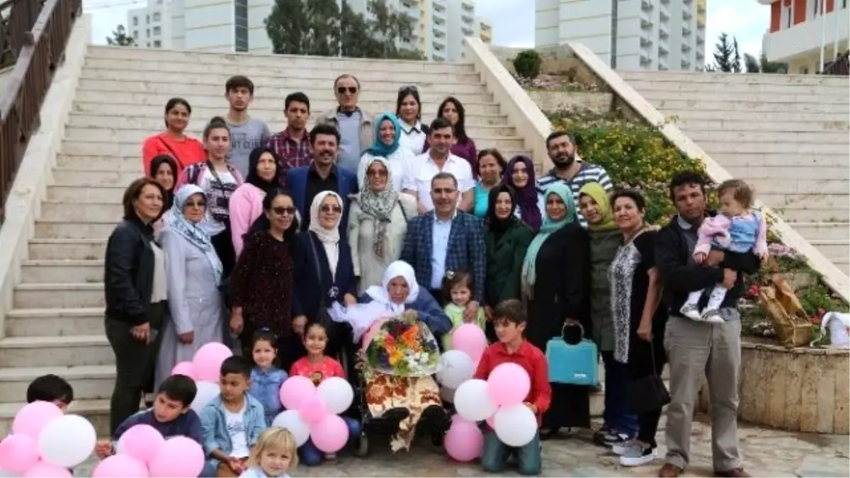 110 Yaşındaki Fatma Anneye Sürpriz Anneler Günü Kutlaması