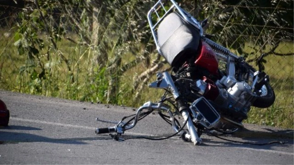 Aliağa\'da Motosiklet Kazası: 2 Yaralı