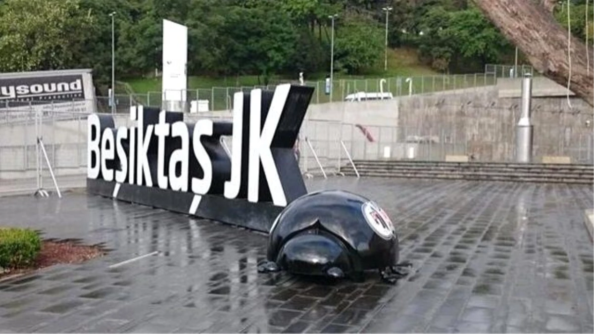 Beşiktaşlı Taraftarlar, Arena\'daki Uğur Böceği Heykeline Tepki Gösterdi